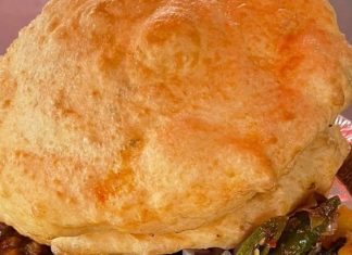 Best Chole Bhature: सिर्फ 60 रुपये में यहां मिलते हैं बेस्ट छोले भटूरे, खास मसालों से होते हैं तैयार, साथ मिलती है 3 तरह की सलाद