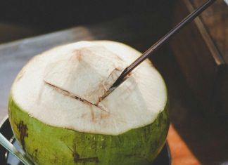 जान जोखिम में डालने जैसा…इन लोगों को भूलकर भी नहीं पीना चाहिए नारियल पानी, होते हैं ये नुकसान