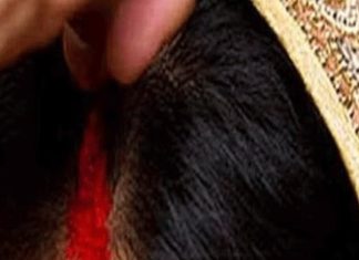 इस दिन भूलकर भी न लगाएं सिंदूर, वरना पति-पत्नी के बीच आ जाएगी खटास, जानें सही नियम