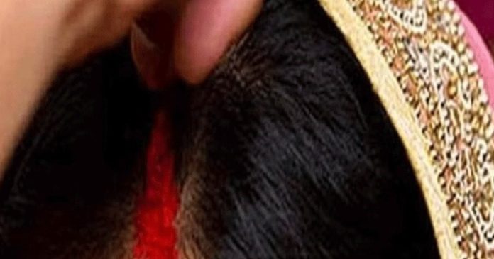 इस दिन भूलकर भी न लगाएं सिंदूर, वरना पति-पत्नी के