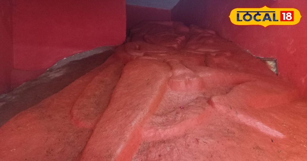 छतरपुर में 100 साल पुरानी मूर्ति; भैरव बाबा के नाम से होती है हनुमान जी की पूजा! जानें रहस्य…