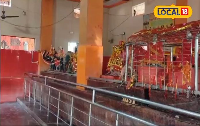 यूपी के इस मंदिर में हिंदू-मुस्लिम एक साथ करते हैं