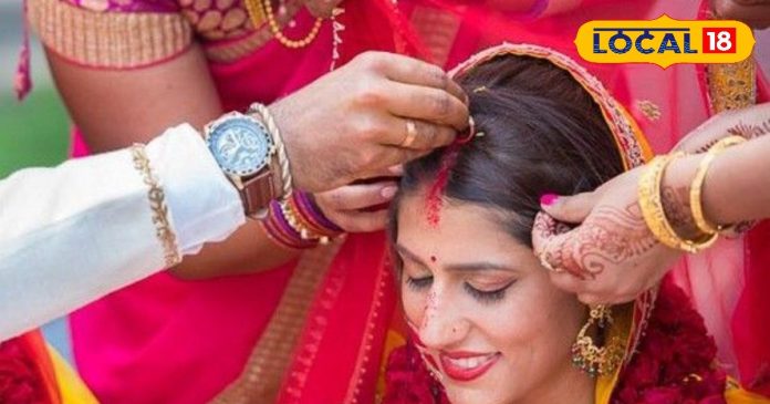 सिंदूर लगाने से पति-पत्नी के बीच का रिश्ता रहता है