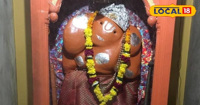 100 साल पुराने इस मंदिर में मिलेंगे चमत्कारी हनुमान, काशी