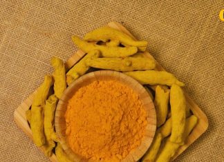 कई बीमारियों का दुश्मन है ये पीला मसाला, सेवन करने से पिघल जाएगी पेट की चर्बी