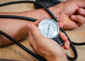 High Blood Pressure: ठंड में ब्लड प्रेशर बन रहा ब्रेन हेमरेज की वजह! इन चीजों को भूलकर भी न खाएं, डॉक्टर ने बताए उपाय