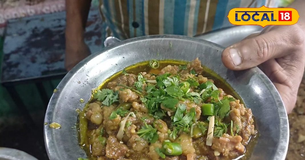 36 साल पुराना स्वाद! पीली मिर्च और खड़े मसालों से तैयार होता है यह अनोखा फूड, 80 रुपए में पेट भर खाते हैं लोग