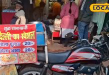 किराए की दुकान से नहीं बनी बात तो बाइक पर ही सजा ली शॉप, इनके छोले-खस्ते के दीवाने हैं लोग!