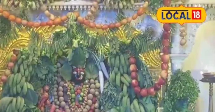 Maa Bageshwari in Khargone decorated with fruits and vegetables on