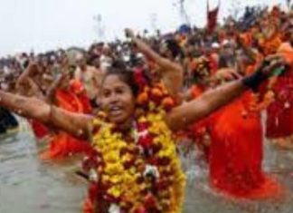Maha Kumbh 2025: कठोर दीक्षा प्रक्रिया से गुजरती हैं महिला नागा साध्वियां, क्यों लगता है उनका जीवन रहस्यमयी