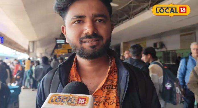 Maha Kumbh 2025 : 'लटक कर जाएंगे या पैदल, लेकिन