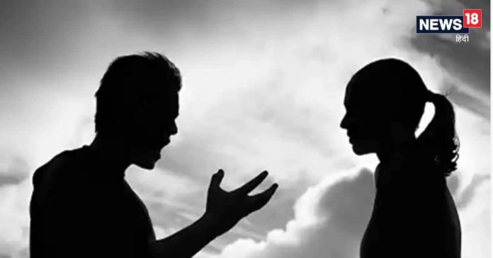 Vastu Tips: पति-पत्नी के बीच हमेशा रहती है तकरार, देखें