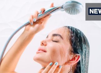 बिना कपड़ों के नहाने के फायदे: डर्मेटोलॉजिस्ट की राय