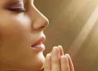 Namaskar Benefits: नमस्कार करने के जान लें ये हैरान कर देने वाले फायदे, आज से ही शुरू कर दें इस पर काम