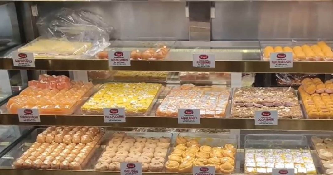 Famous Sweet Shop In Bareilly: यूपी में यहां मिलती है शुद्ध देशी घी से बनी मिठाई…काजू-बादाम से लदालद, स्वाद होता है जबरदस्त
