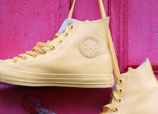 कभी सोचा है कि घर के मुख्य द्वार पर क्यों टांगते जूते-चप्पल? वास्तु सलाहकार ने बताए फायदे, जानें महत्व और कारण