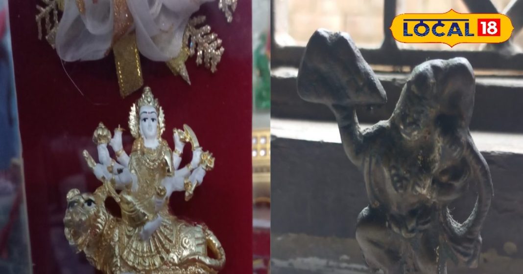 घर के मंदिर में भूलकर भी न रखें ऐसी मूर्तियां , वरना हो जाएंगे परेशान, छिन जाएगा सारा सुख-चैन!