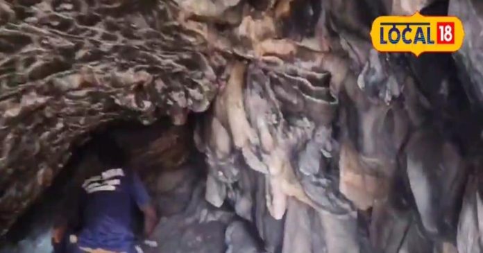जमुई में मिली रहस्यमयी गुफा! लोगों ने टॉर्च से अंदर