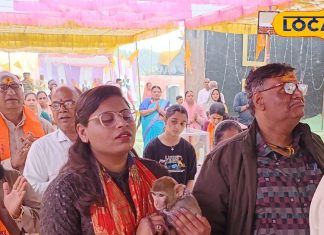 धन्य है प्रभु की महिमा! इंसान तो इंसान, इस 600 साल पुराने मंदिर दर्शन करने पहुंचा वानर… जानें पूरी घटना
