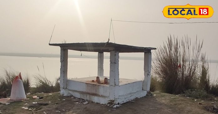 पूरे गांव को अपनी चपेट में ले लेती हैं गंगा