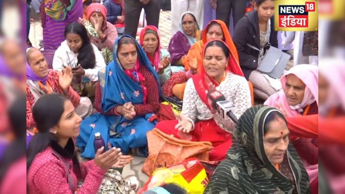 मेरा हाथ पकड़ लो बनवारी...महाकुंभ में कीर्तन का आनंद लीजिए