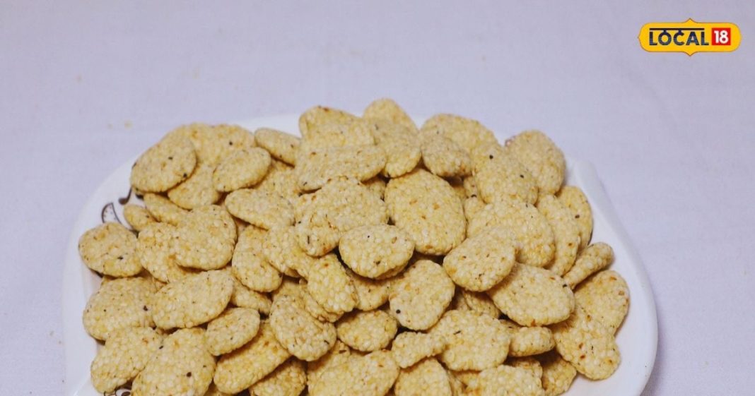 जो एक बार खा ले, बार-बार मांगे! 100 साल पुरानी ये रेवड़ी-गजक आज भी लोगों को बना रही दीवाना