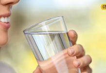 पानी पीते वक्त आप भी तो नहीं कर रहे ये गलती… गलत तरीका ले सकता है जान