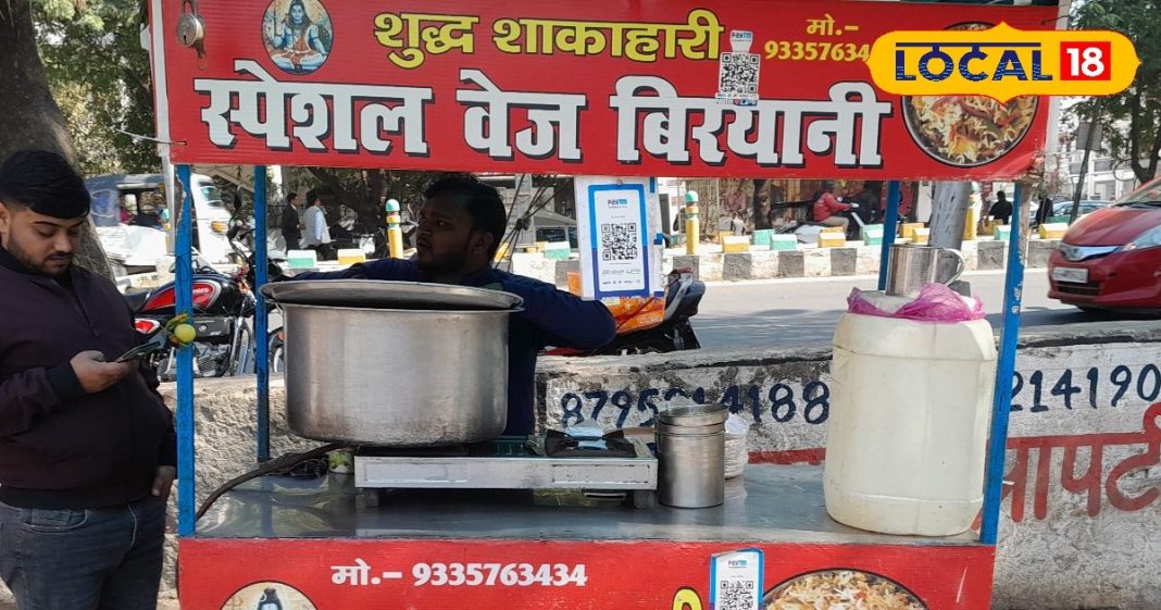 If you are craving for biryani in Lucknow then the biryani here is the most delicious.