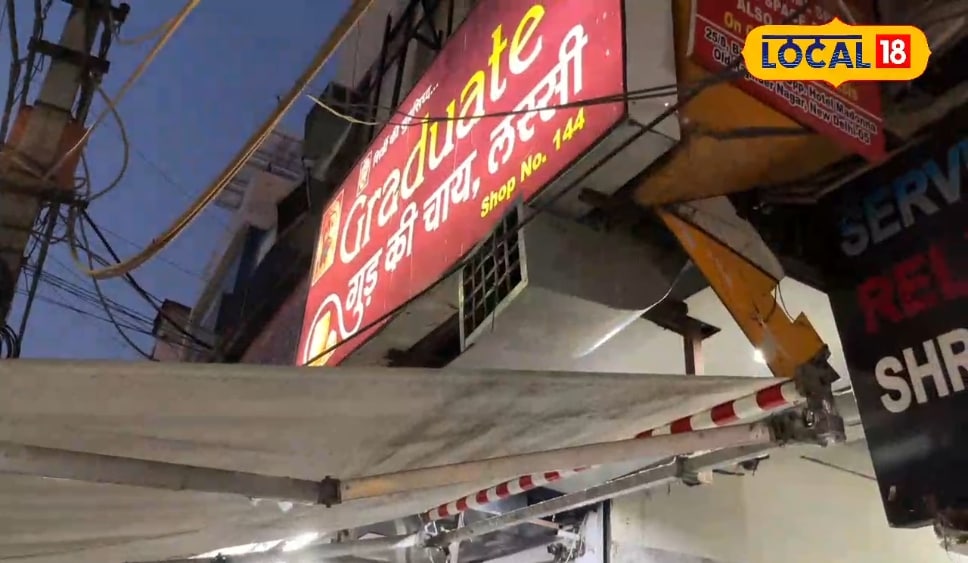 दिल्ली में भी आ गया ‘ग्रेजुएट चाय वाला’, यहां के समोसे-पकौड़े का स्वाद है जबरदस्त, लोगों की लगती है लंबी लाइन