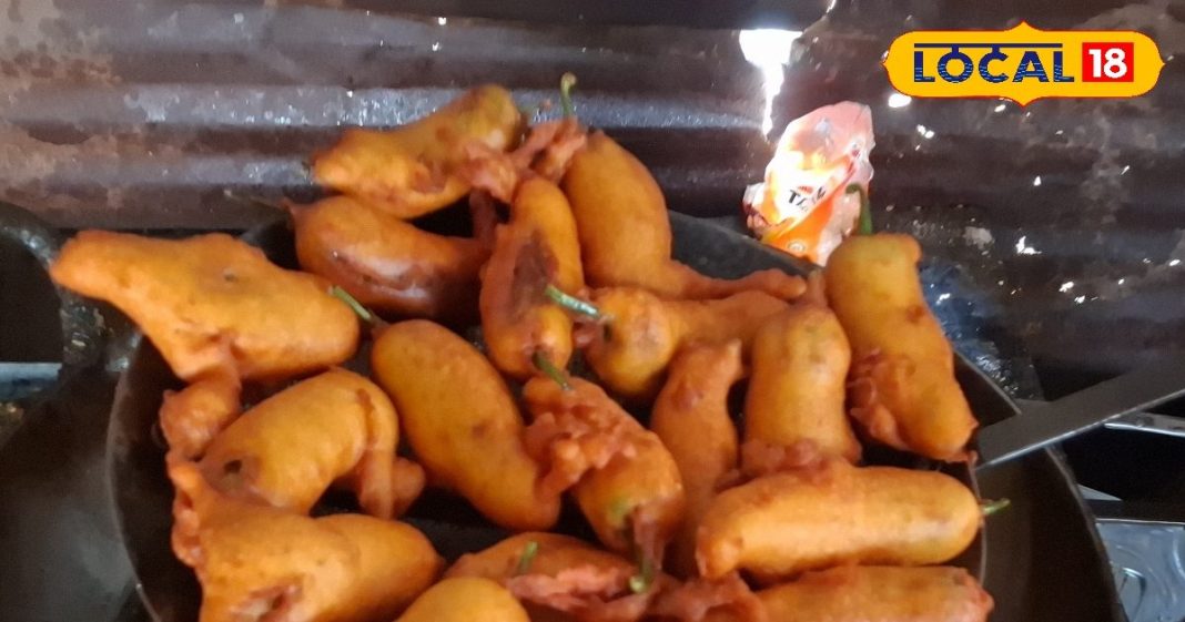यूपी में गुप्ता जी के भरवा मिर्च पकौड़ों की धूम! लाजवाब स्वाद, खाने के लिए लगती है लाइन; बनते ही हो जाते हैं चट