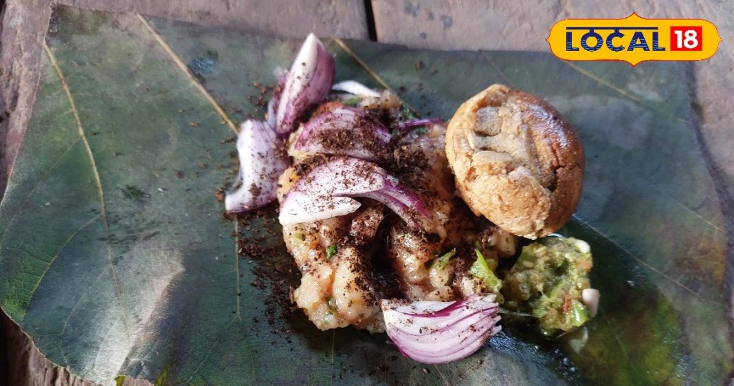 12 मसालों से दिन में 100 बार बनता है चोखा, 15 रुपये में भर जाता है पेट! लोग पागल हैं इस स्वाद के लिए