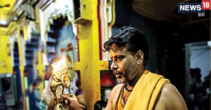 Mandir Me Purush Pujari: मंदिरों में आखिर क्यों होते हैं