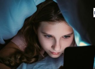 मोबाइल स्क्रीन का अधिक उपयोग बढ़ा सकता है मायोपिया का खतरा.