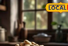 आगरा में रोलर मशीन से मूंगफली भूनने का नया तरीका