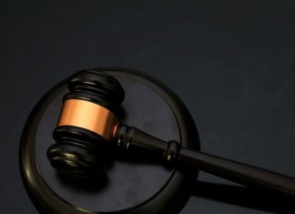 सफेद चावल का उपाय दिलाएगा कोर्ट के झंझटों से छुटकारा, नींबू और हत्था जोड़ी की रेमेडी भी करेगी कमाल! जानें मंत्र