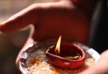 Deepak Jalane Ke Fayde: घर में दीपक जलाने का आज से ही बना लें ये नियम, नहीं तो बर्बादी से नहीं बचा पाएगा कोई