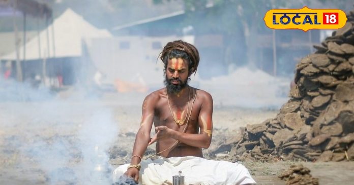 तपस्या या अग्नि परीक्षा? जलते घेरे के बीच बैठे ये