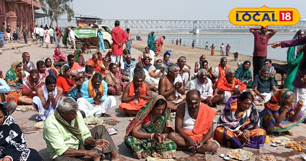 महाकुंभ से लौटने के बाद गया के विष्णुपद में पितरों को दिला रहे मोक्ष, रोजाना 10 हजार से अधिक श्रद्धालु कर रहे हैं पिंडदान