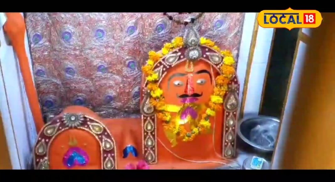 यहां पशुओं के बालाजी, इस मंदिर की अनोखी महिमा, लाल झंडा लेकर आते हैं लोग, जानें क्यों