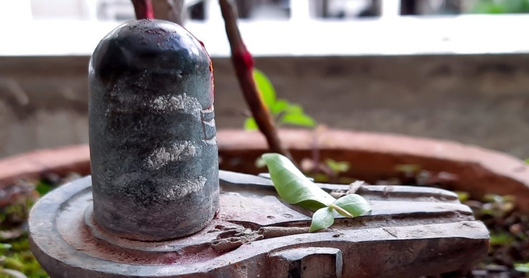 शिवलिंग पर रोज जल चढ़ाते हैं? भूलकर भी न करें ये गलतियां…खुश नहीं नखुश हो जाएंगे महादेव!