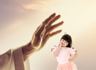 बच्चों में देखना है गजब के बदलाव? हर दिन आशीर्वाद में कहें 5 बातें, जीवन में होने वाले इसके फायदे आपको चौंका देंगे!