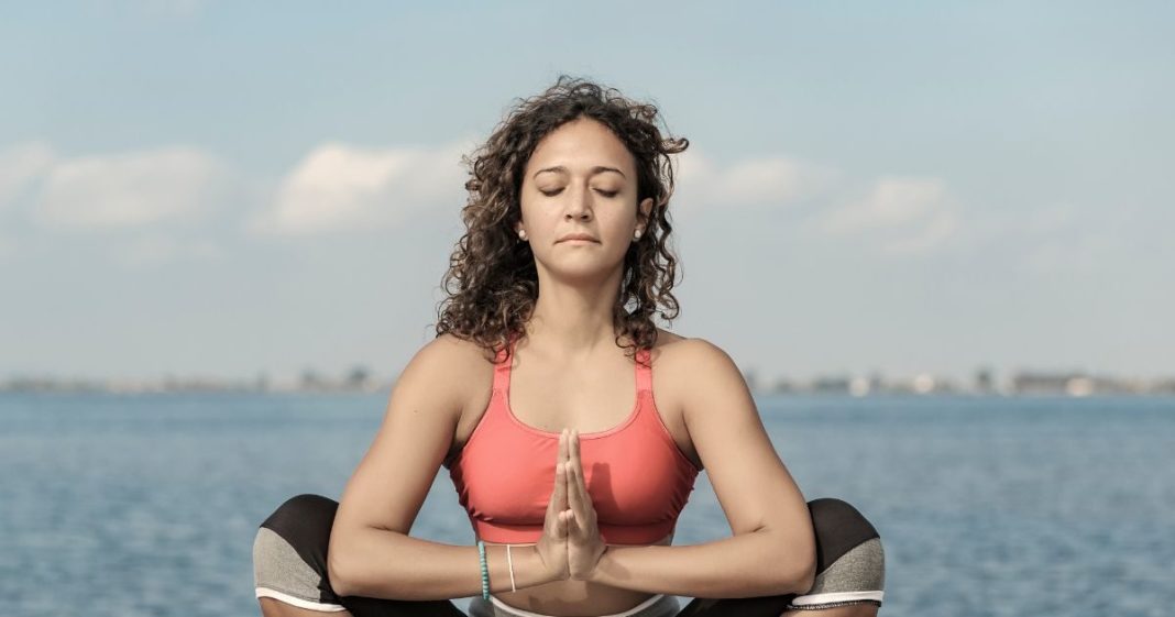 हर दिन पांच मिनट मलासन पोजीशन में चलें, पैरों की मांसपेशियों, हड्डियों को मिलेगी गजब की मजबूती, ये फायदे भी जानें