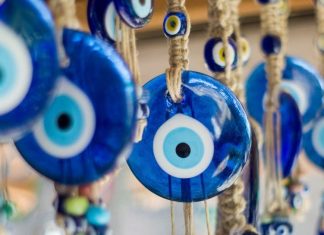 ईविल आई से परेशान है आपका लाड़ला? नजर उतारने के लिए बेस्ट हैं सप्ताह के ये 3 दिन, एक्सपर्ट से जानें सही समय और विधि