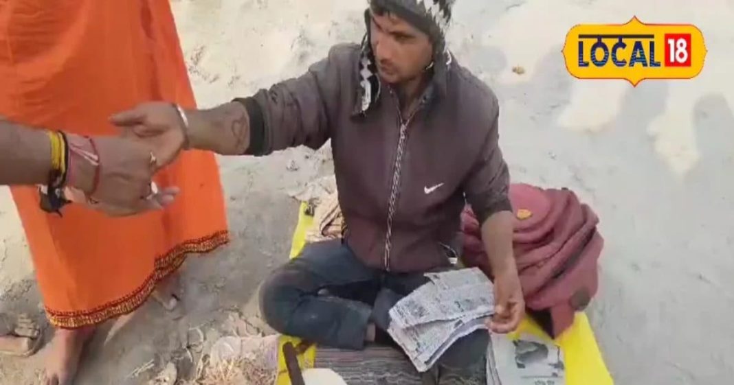 प्रयागराज संगम पर महाकुंभ के बाद भी कंदमूल की बिक्री जारी.