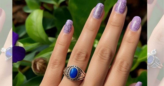 Ring Finger Palmistry: अनामिका उंगली खोलती है धन से जुड़े