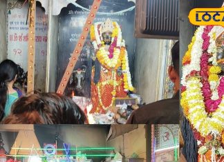 Special decoration of Shingnapun Shanidev, Shani abhishek with 11 thousand liters of oil, 5 thousand sanctified Shani Mudraika and 21 thousand protective shields were distributed free of cost