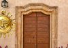 Vastu Tips: पितृ दोष, गुरु चांडाल दोष, शनि के बुरे प्रभाव से बचाती है घर के मुख्य द्वार पर लगी सूर्य देव की प्रतिमा!