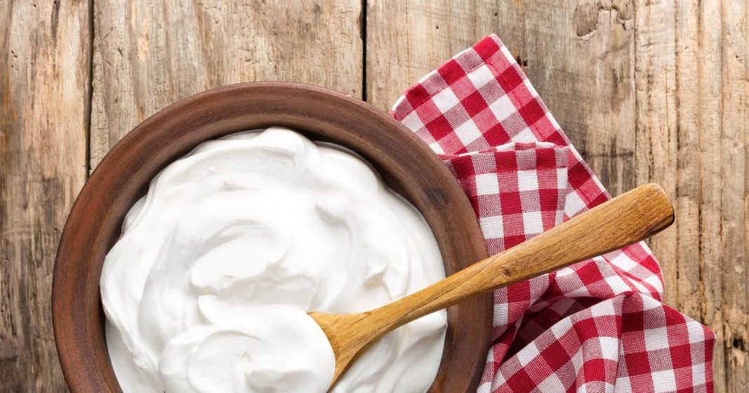 दही के साथ इन चीजों को खाने से बचें: सेहत के लिए हानिकारक संयोजन.