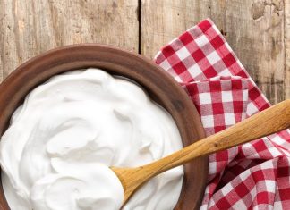 दही के साथ इन चीजों को खाने से बचें: सेहत के लिए हानिकारक संयोजन.