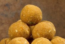 बेसन के लड्डू की आसान रेसिपी – घर पर बनाएं स्वादिष्ट मिठाई.